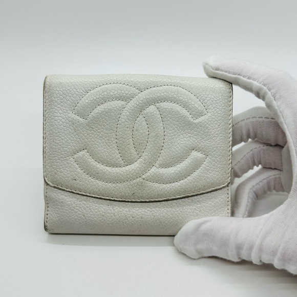 CHANEL Handbags - Chanel White Caviar Leather CC wallet